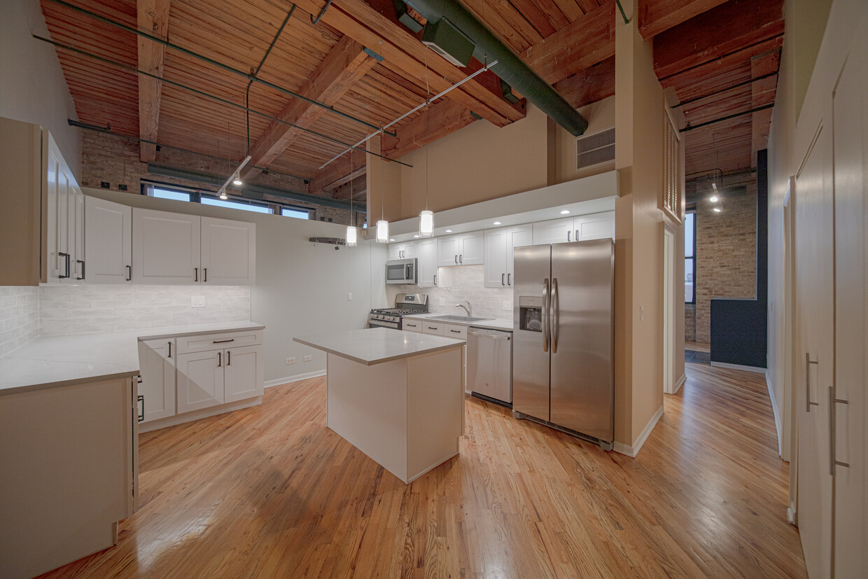 Foto principal - 2222 W Diversey Ave