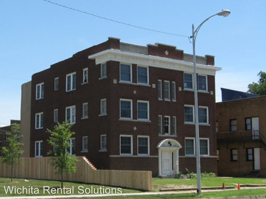 Primary Photo - 704 N Broadway St