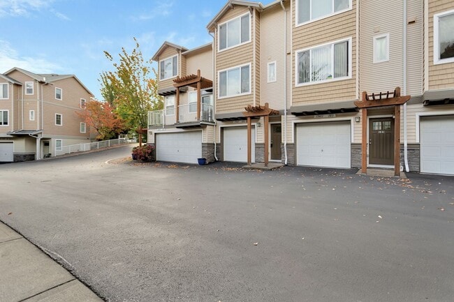 Building Photo - 2 Bed/3 Bath Beautiful Beaverton Townhome!