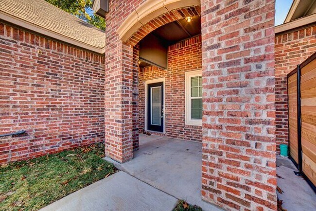 Foto del edificio - 3/2/2 Brand New Luxury Patio Home