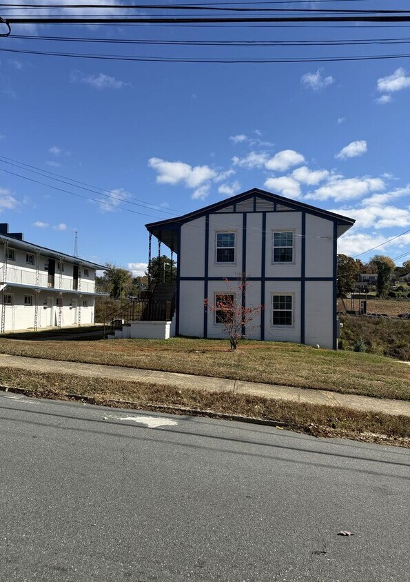 1437-1459 W. Fourth St. - 12 Unit - 1437-1459 W. Fourth St. - 12 Unit