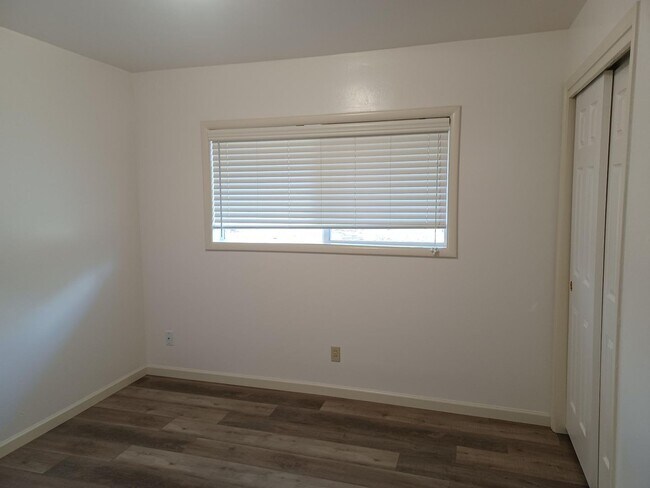 Building Photo - 3 Bedroom 2 Bath House