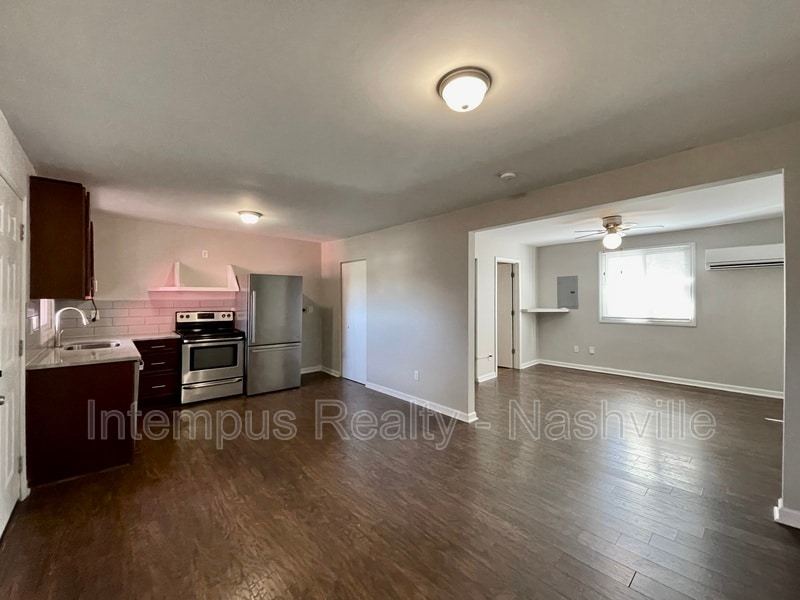 Photo - 910 Shelby Ave