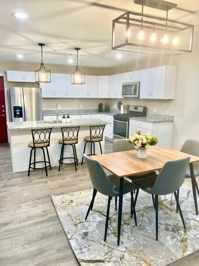 Kitchen / Dinning area - 5830 Grayson St