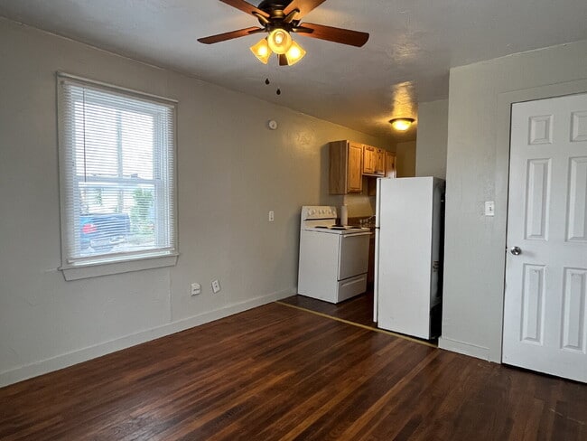 Building Photo - Studio Apartment for Lease June 1st