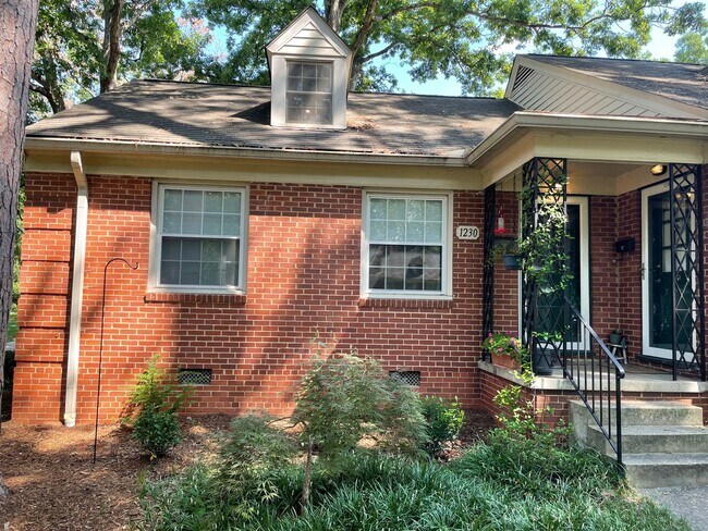 Building Photo - Adorable 2 Bedroom Condo In Whilden Place