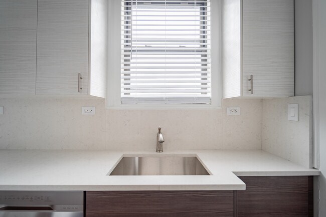 Foto del edificio - 4325 N Hermitage Ave
