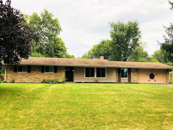Primary Photo - 808 Creekside St