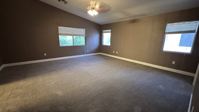 Foto del edificio - 2 Story, 4 Bed, 2.5 Bath in Southwest