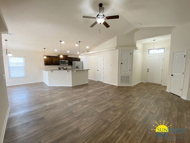 Building Photo - Beautiful 3 Bedroom Home in Crestview