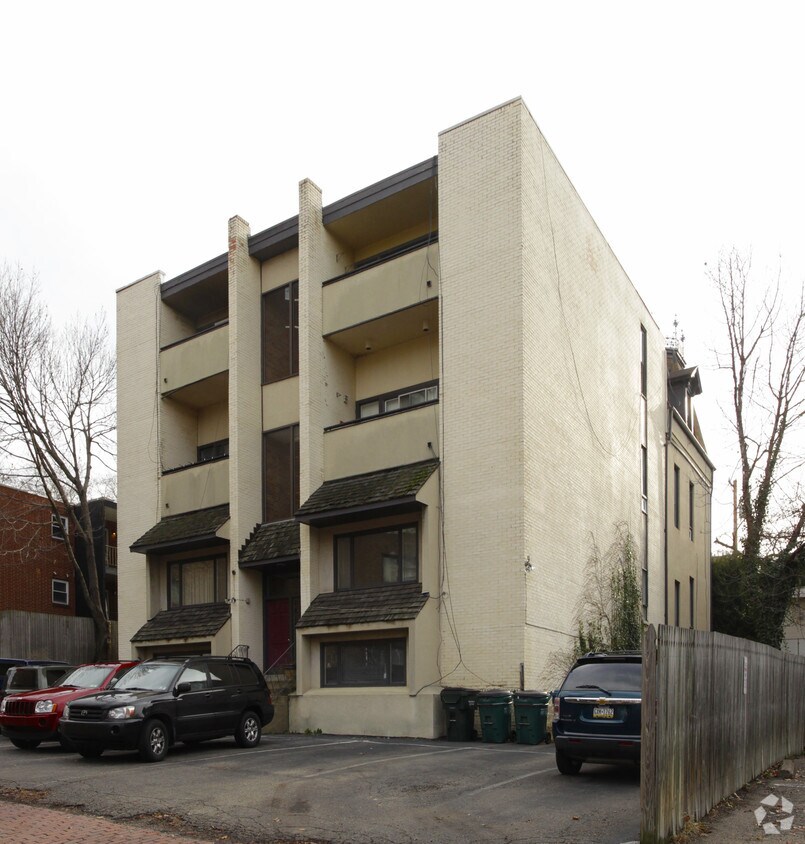 Building Photo - 6015 Walnut St