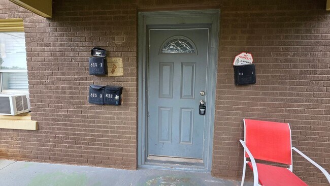 Photo - 815 N Brauer Ave Apartment