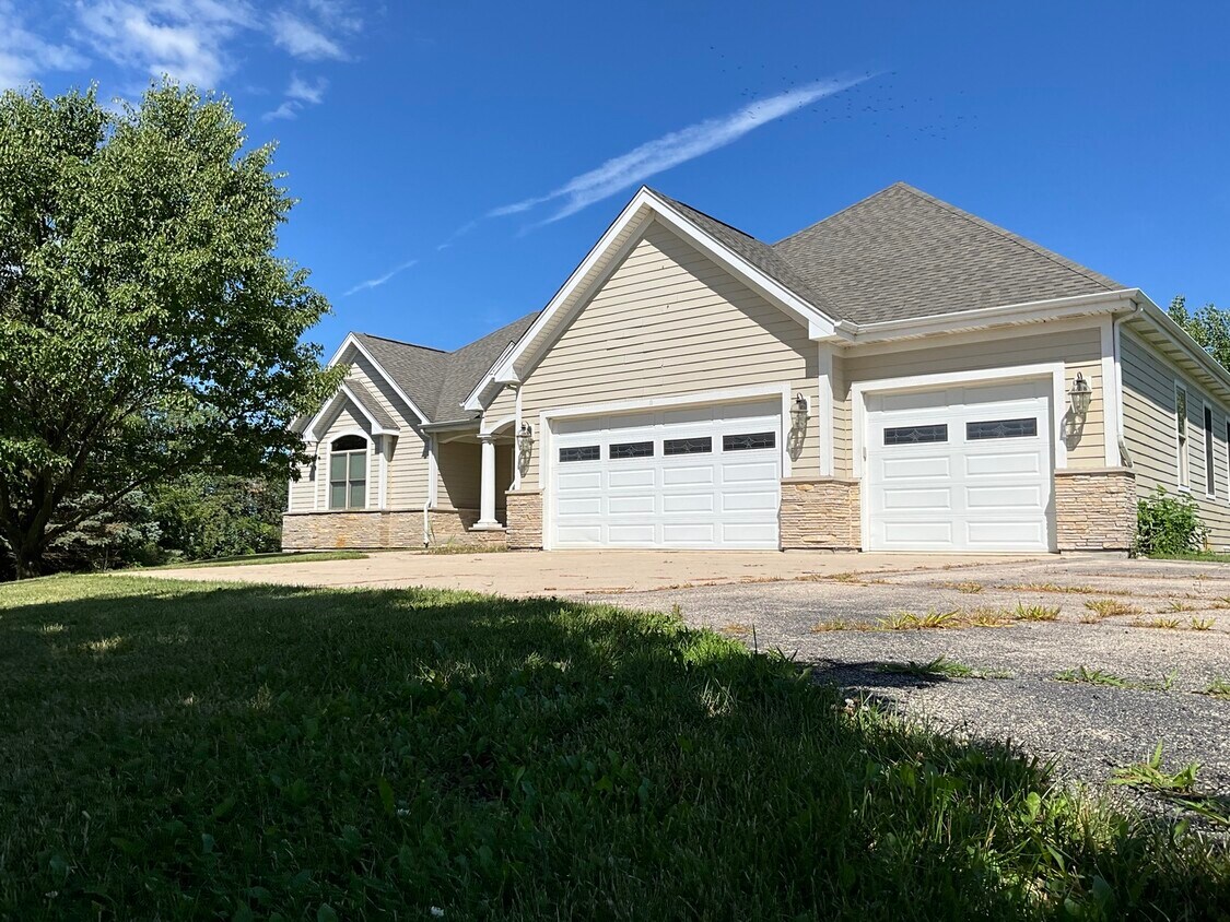 Primary Photo - 10N263 Burlington Rd