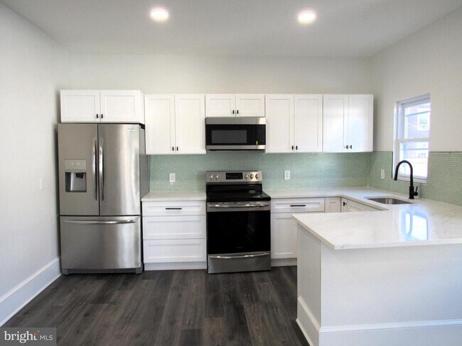 Foto del edificio - 704 Oak Ln