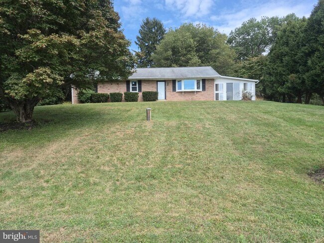 Building Photo - 1700 Lenni Dr