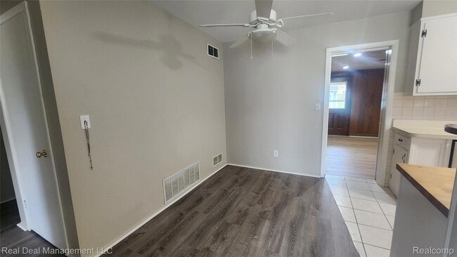 Building Photo - 2523 Empire Dr