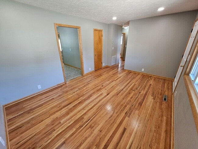 Foto del edificio - Single Family with basement