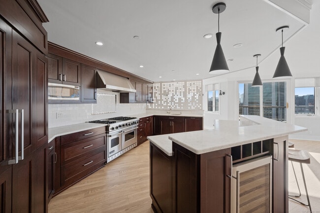 Building Photo - 25 Forest St