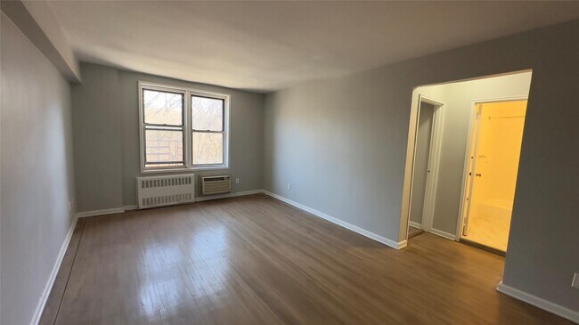 Foto del edificio - 6535 Broadway