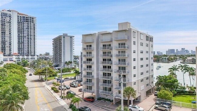 Foto del edificio - 95 N Birch Rd