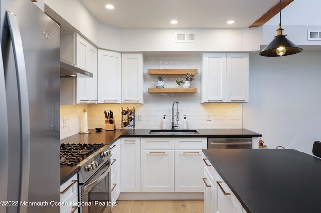 Building Photo - 30 Portland Rd