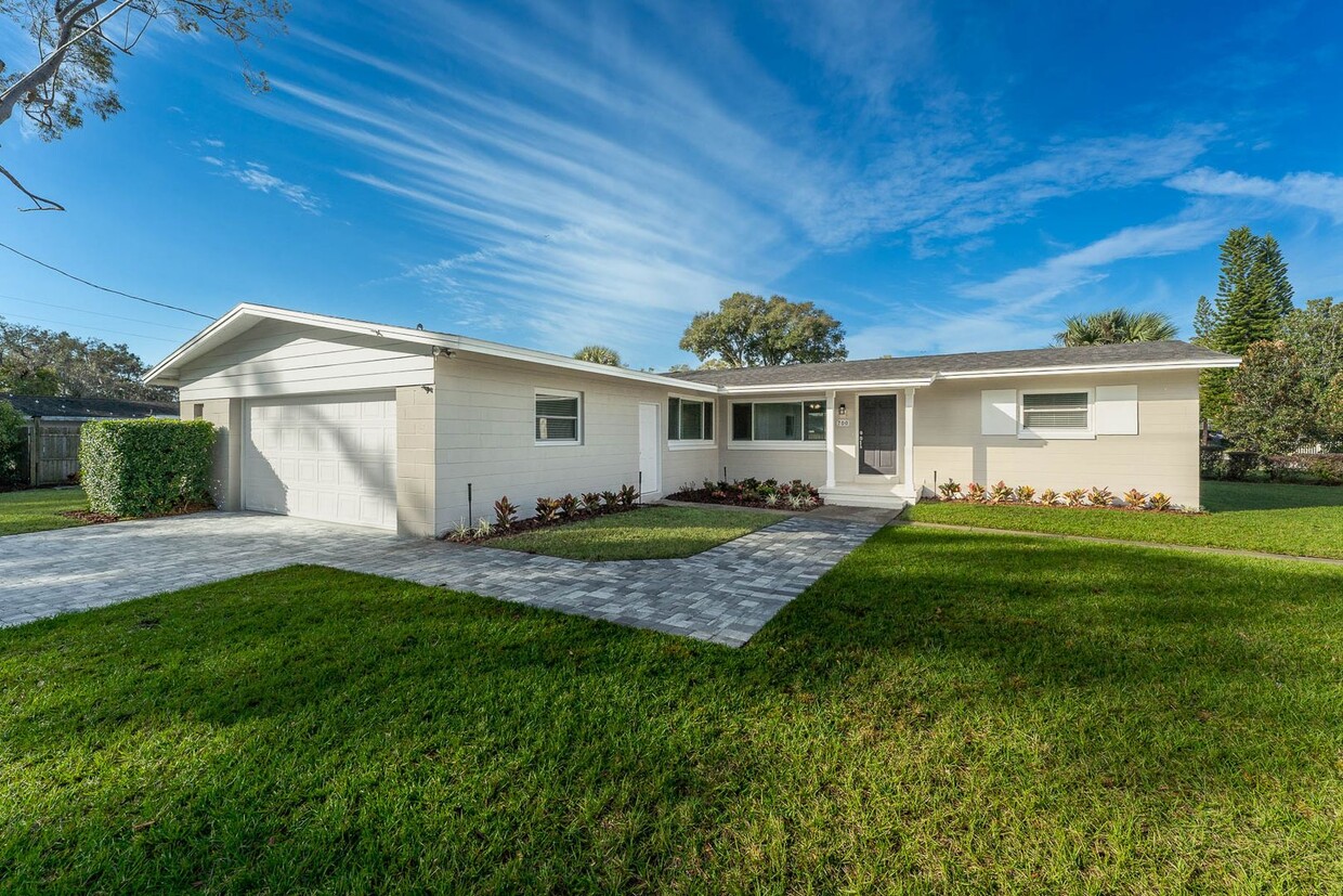 Mid-Century 3 bed/ 2 bath rental home wit... - Mid-Century  3 bed/ 2 bath rental home wit...