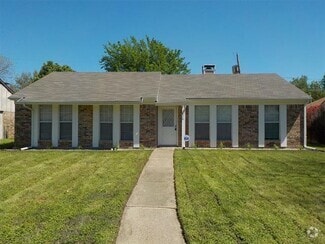 Building Photo - 828 Woodrock Dr