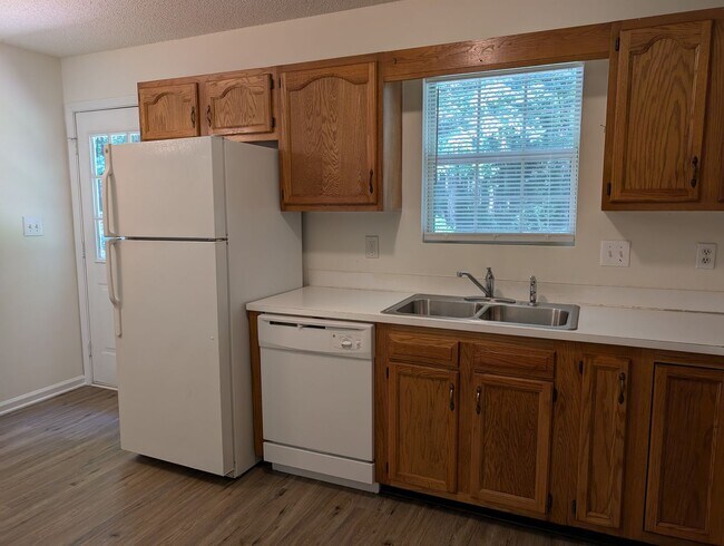 Foto del edificio - Move In ready Ranch style home located in ...