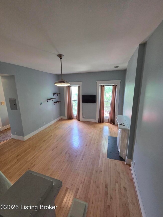 Foto del edificio - 122 E Oak St