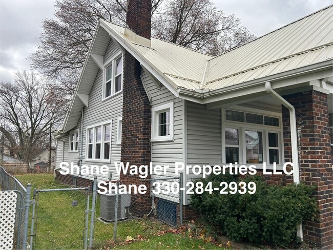 Building Photo - 1370 S Freedom Ave