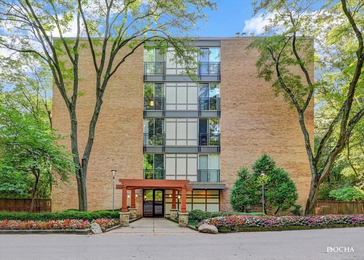 Primary Photo - 5800 Oakwood Dr