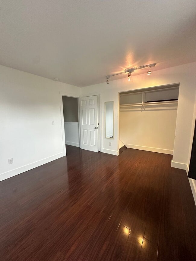 Building Photo - 2 bedroom 1.5 bathroom - Close to UAA & JBER!