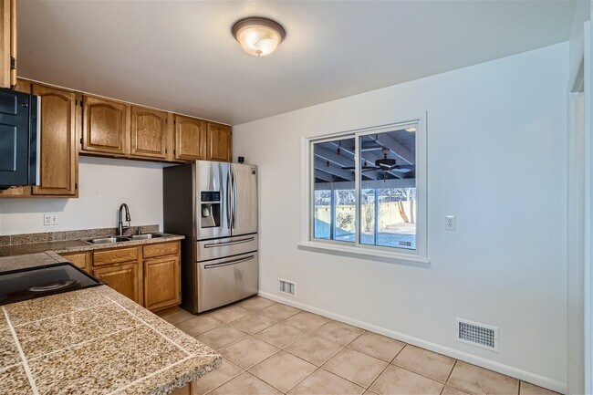 Foto del edificio - 718 Tennyson St