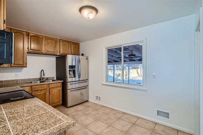 Photo - 718 Tennyson St House