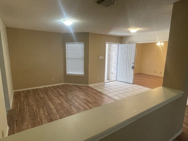 Foto del edificio - 5 br, 3 bath House - 7111 Valewood View