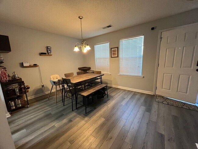 Foto del edificio - 2 Bedroom Townhome in Atlanta