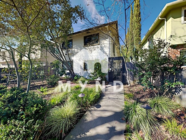 Building Photo - 2554 27th St Apt B