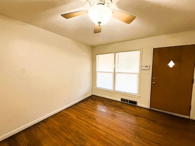 Building Photo - 1114 S Waverly St