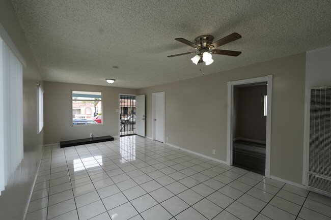 Building Photo - 440 RAYVON
