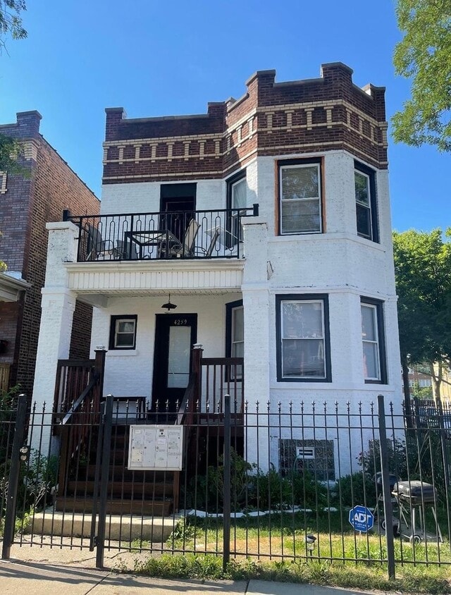 Primary Photo - Charming 2BR Duplex in Chicago