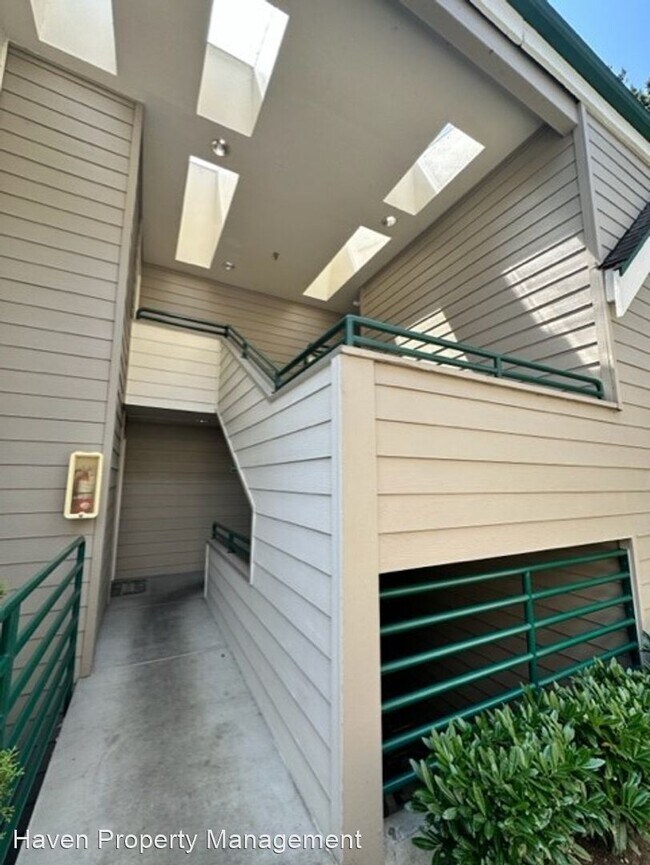 Building Photo - 2 br, 1 bath House - 15330 Sunwood Blvd #E303