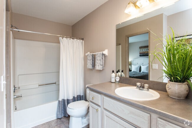 2BR, 1.5BA - 1,024 SF - Lakesedge - Glenchester Lakes