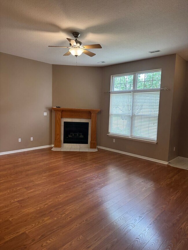 Building Photo - Single Family Home - Available For Rent!