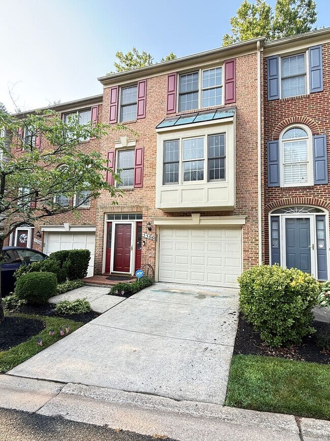 Building Photo - Beautiful 3 bed/3.5 Bath in ideal location!