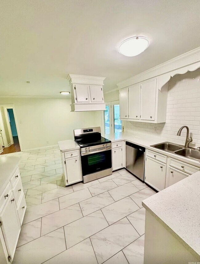 Building Photo - 7714 Briarwood Cir