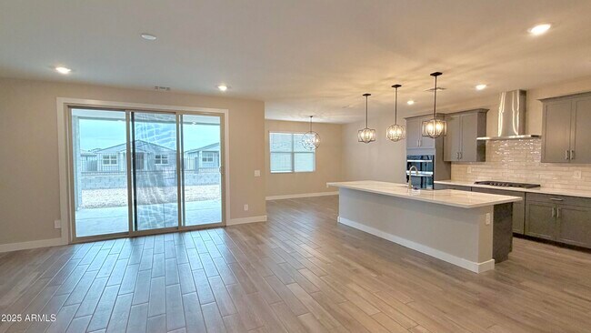 Building Photo - 15901 W El Cortez Pl