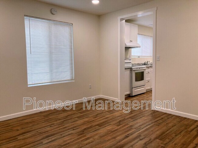 Foto del edificio - 538 SE Floed Ave