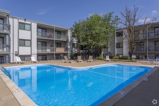 Pool - University Heights Apartments
