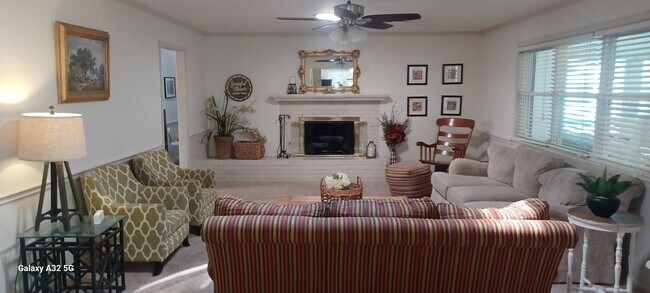 Foto del edificio - 6712 Gainsborough Rd