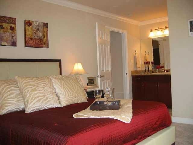 Foto del edificio - Beautiful upscale top floor 1 bedroom & 1 ...